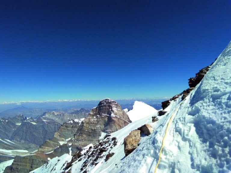 Kun-below-eye-level-Nun-summit