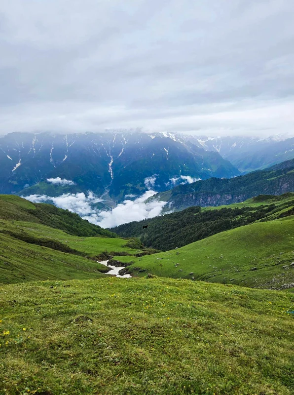 230fffed-564d-40e2-8e2c-9a6aef69e6c6_bhrigu-lake-gallery-mobile-1